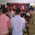 把台球桌当餐桌了喂